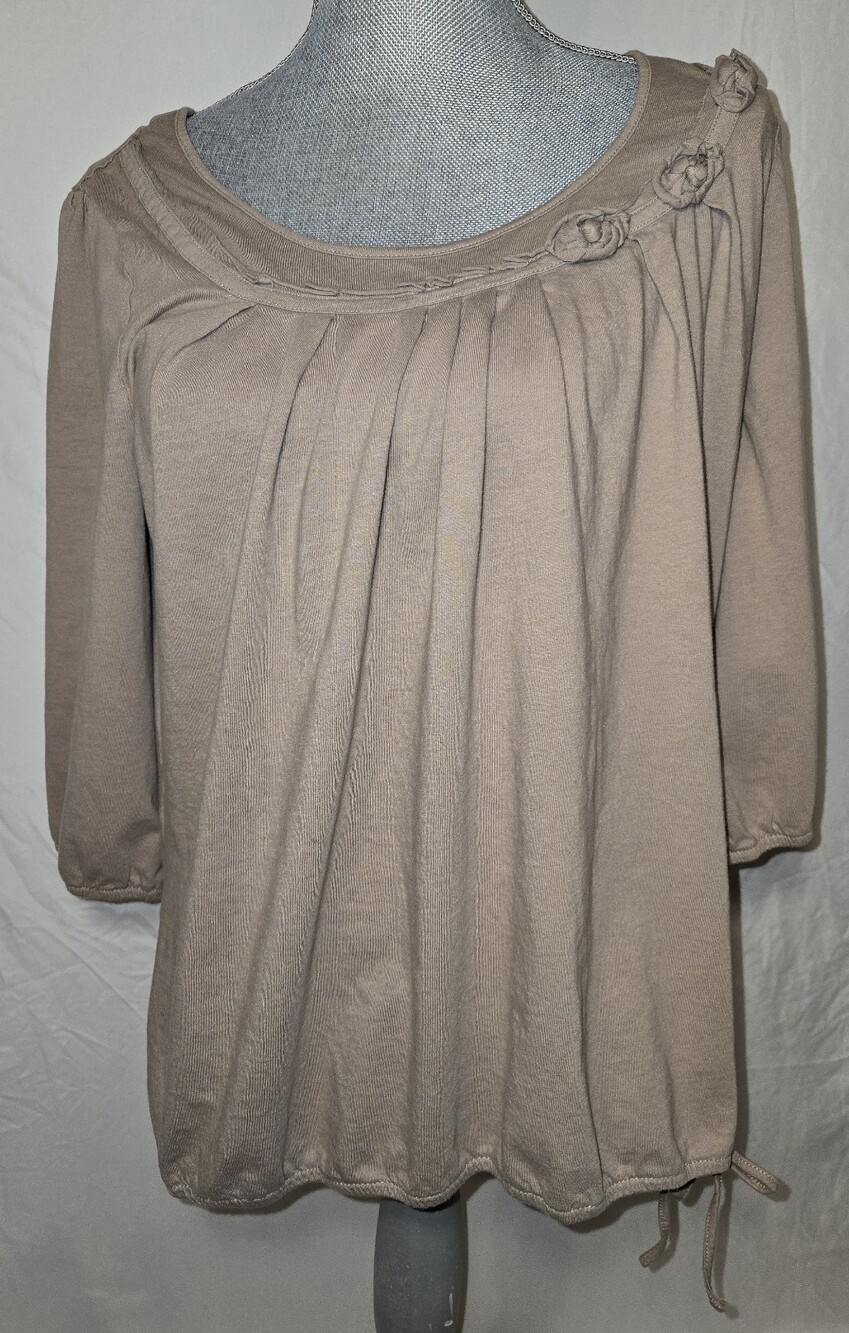 Avenue US Plus Size Womens 14/16 Tan Top Shirt Blouse w Rosettes 100% Cotton